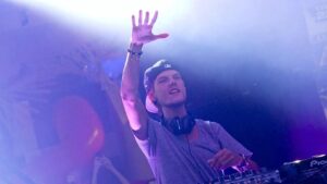&iquest;Cu&aacute;les fueron los &uacute;ltimos pensamientos de Avicii antes de morir? Este libro lo revela