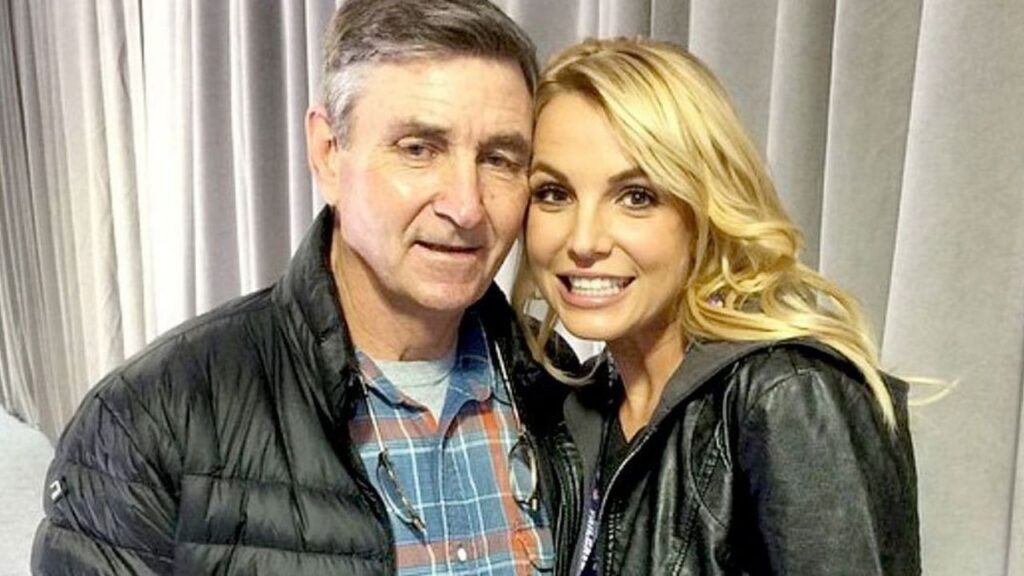 Padre de Britney Spears solicita que ella pague sus honorarios legales