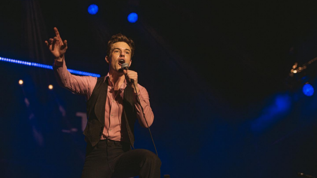 Brandon Flowers entona a Luis Miguel