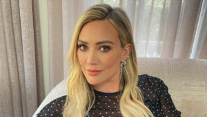 Hilary Duff posa sin ropa por primera vez