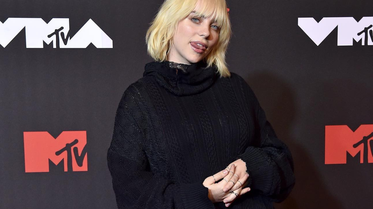 Billie Eilish habla sobre su portada en lencer&iacute;a