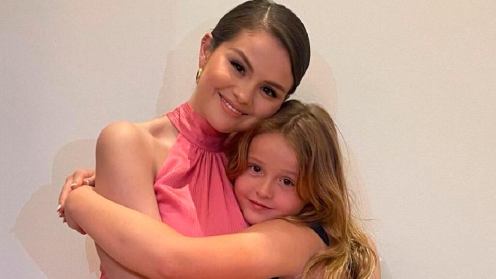 Selena G&oacute;mez comparte conmovedor momento con su hermana en concierto de Olivia Rodrigo