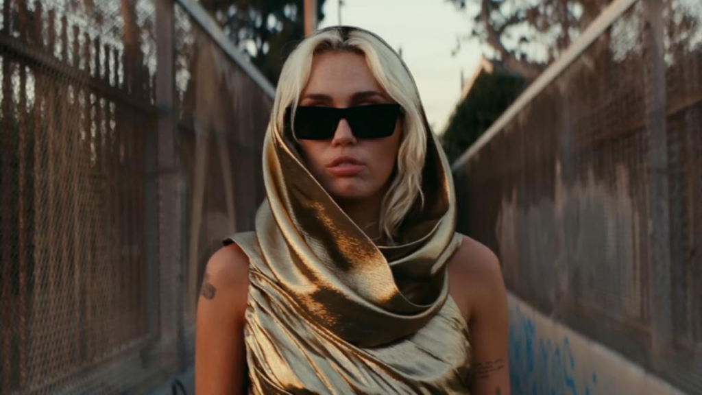 Miley le regala una canci&oacute;n a Liam Hemsworth por su cumplea&ntilde;os