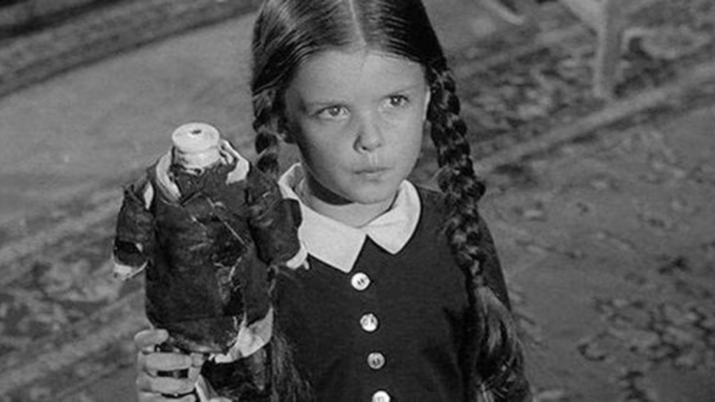 Fallece Lisa Loring, la "Merlina" Original