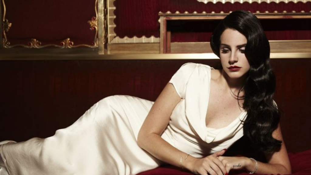 Lana del Rey retrasa el lanzamiento de su &aacute;lbum y se lo censuran