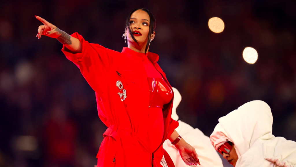 Los mejores momentos del Half-Time de Rihanna en el SBLVII