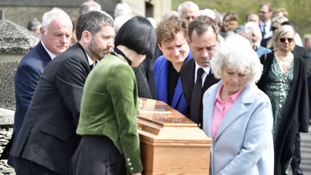 Ed Sheeran se perdi&oacute; el funeral de su abuela por su demanda