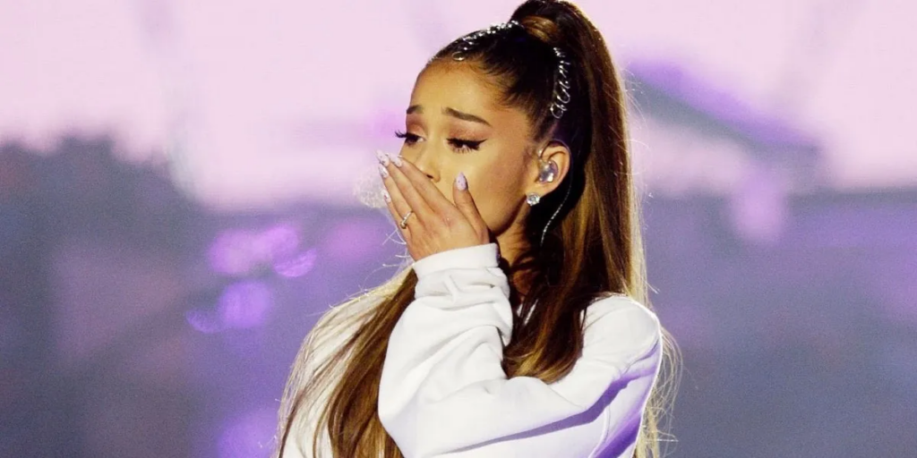 Ariana Grande rinde homenaje a las v&iacute;ctimas de Manchester