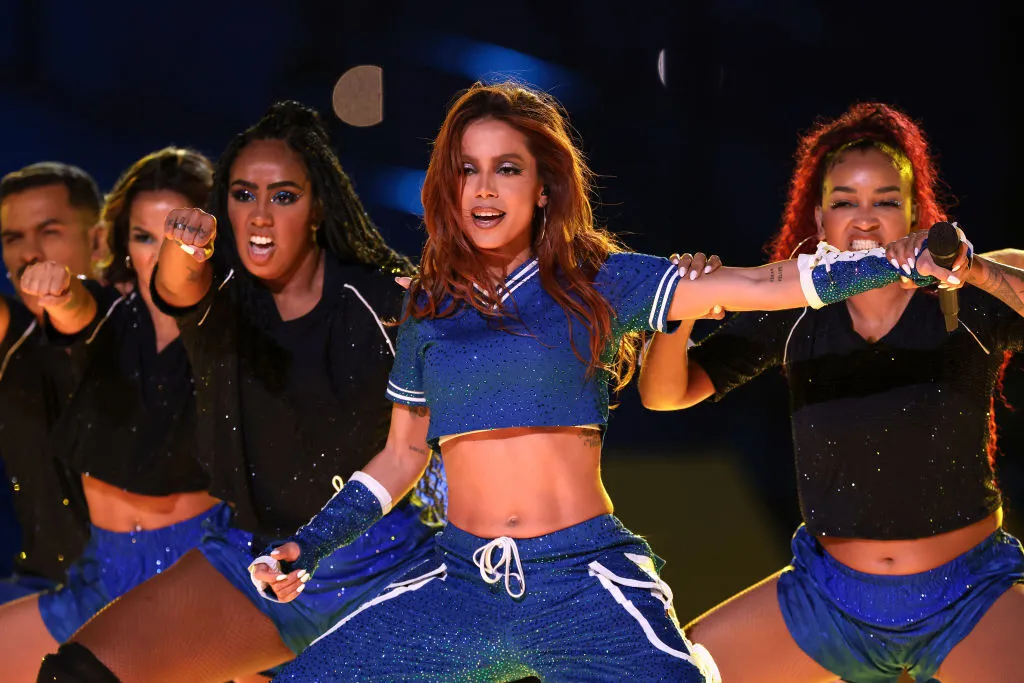 Anitta nos muestra un poco de sus raíces con Funk Rave