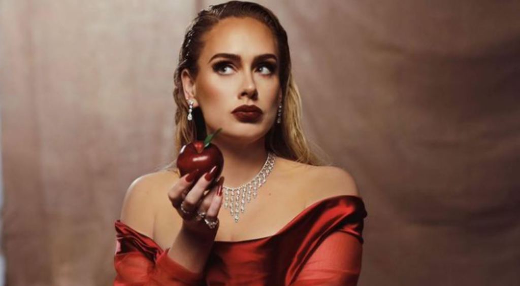 Adele rega&ntilde;a a los fans que le avientan cosas a los artistas