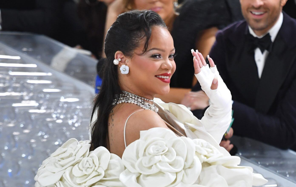 Rihanna siente que al fin su familia esta completa