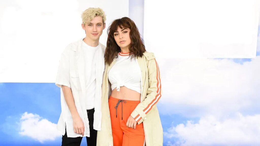 Charli XCX y Troye Silvan se van de gira juntos
