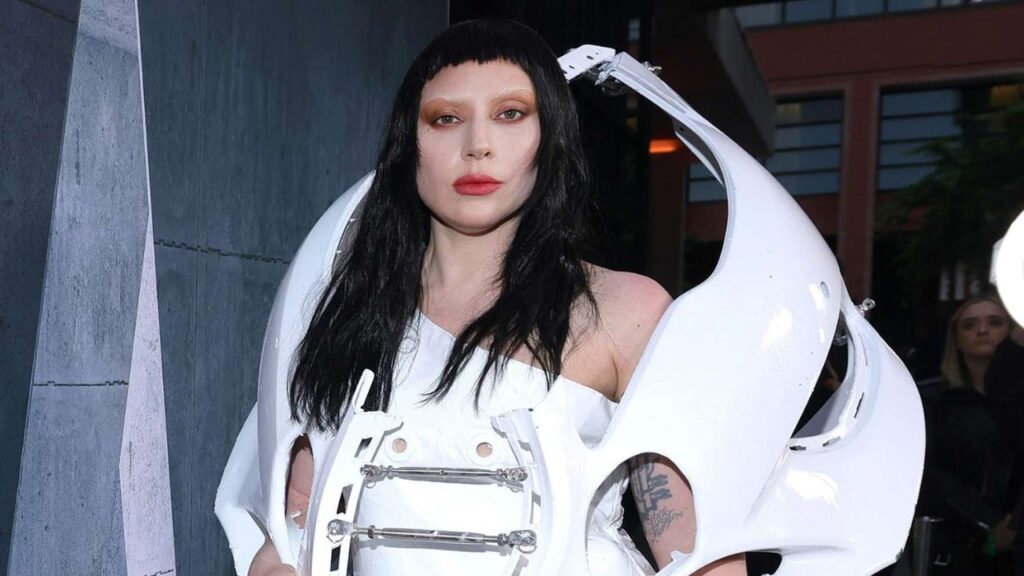 Lady Gaga revela que ten&iacute;a COVID en el Chromatica Ball