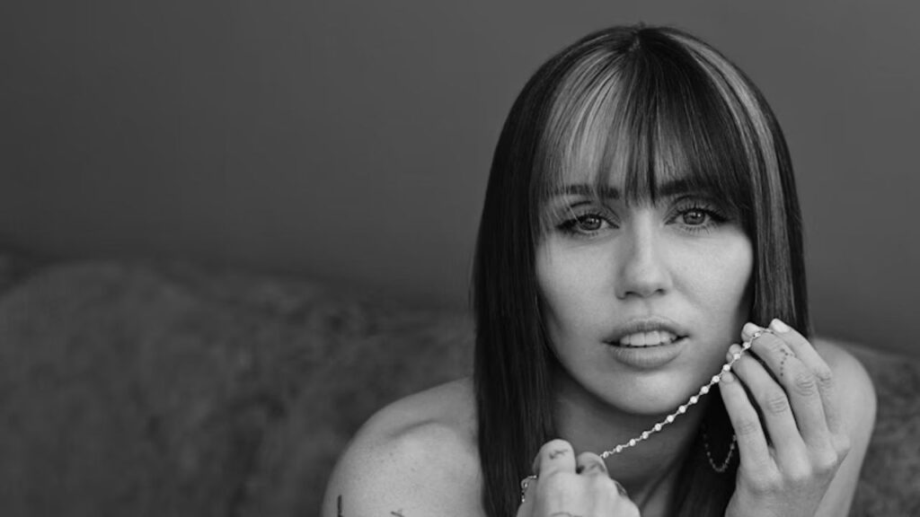 Miley Cyrus todav&iacute;a usa fax para hablar con Dolly Parton