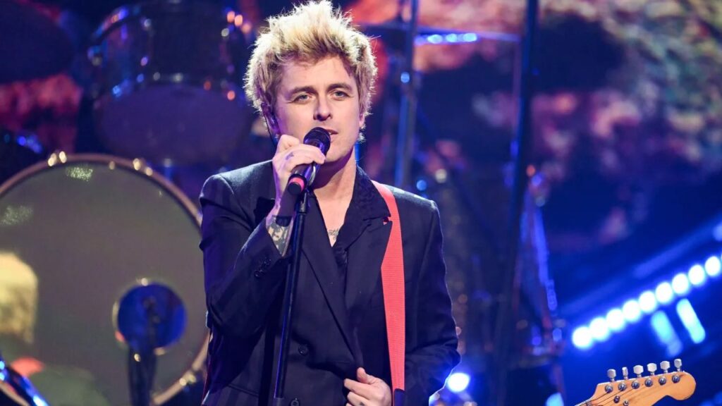 Billie Joe Armstrong cambi&oacute; la letra de 'American Idiot' y la dedic&oacute;
