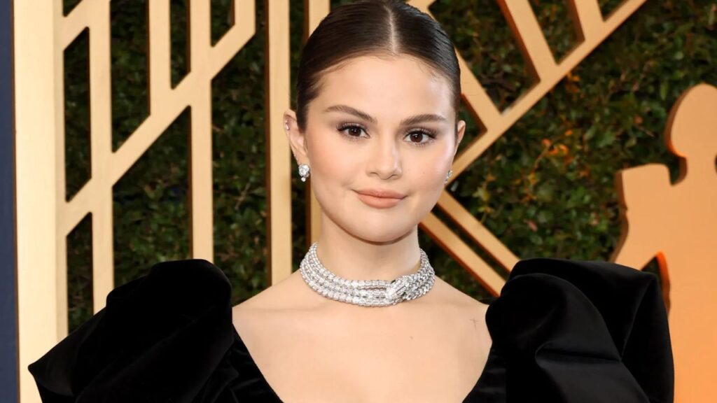 Selena Gomez deslumbra con su estilo en diciembre 2024
