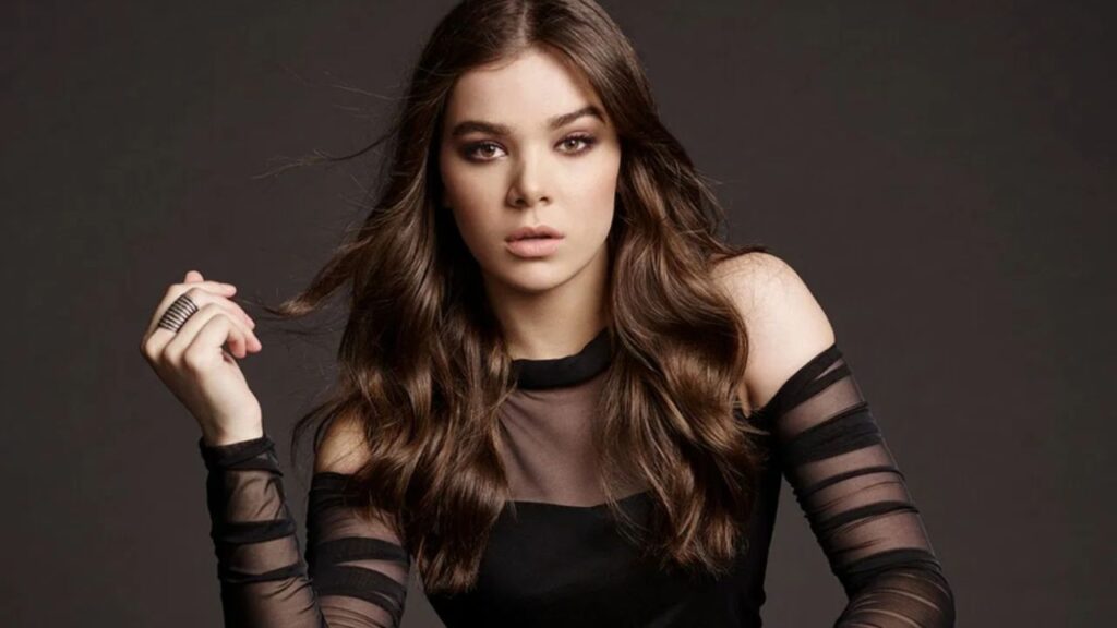 Hailee Steinfeld: La novia que ilumina la NFL