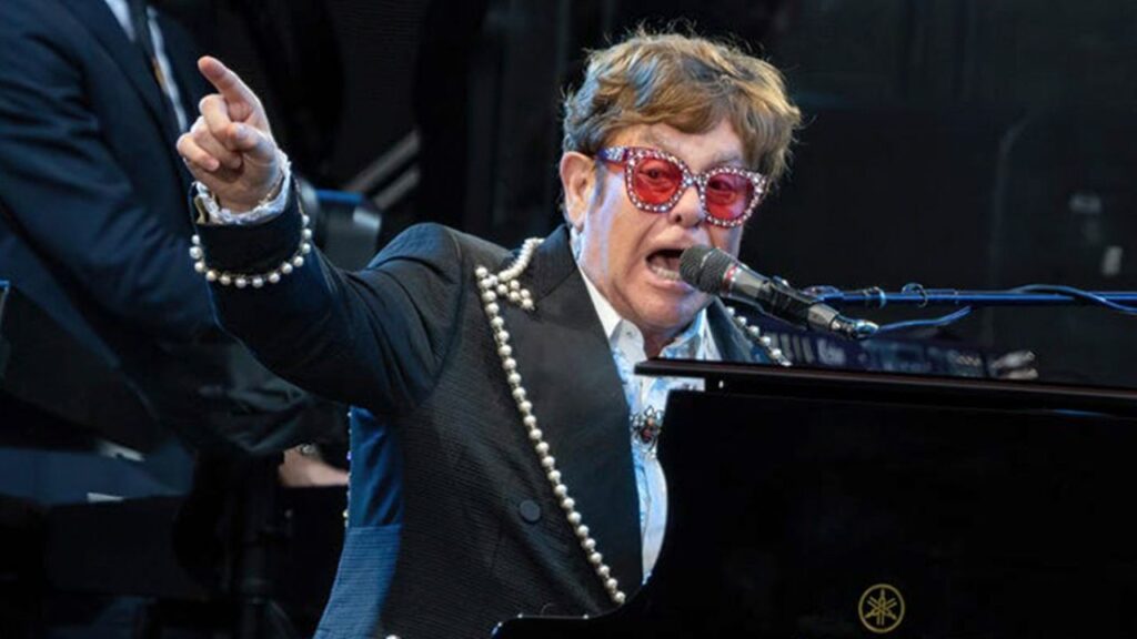 Elton John critica la legalizaci&oacute;n de la marihuana