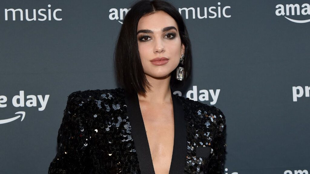 Dua Lipa deslumbra con su impecable estilo en evento exclusivo