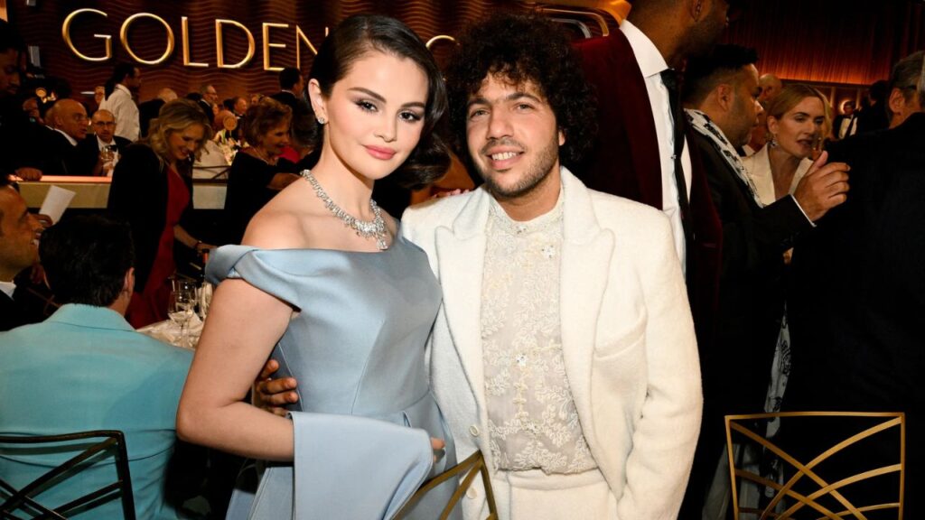 Selena Gomez deslumbra con glamour en los Golden Globes 2025