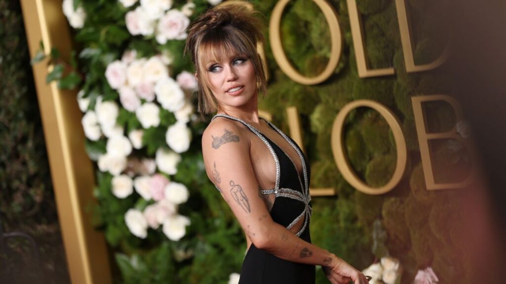 Miley Cyrus deslumbra en los Golden Globes