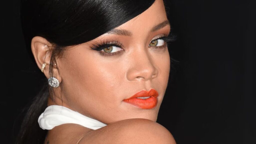&iexcl;Rihanna sorprende al mundo en los 'Los Pitufos'!