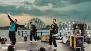 Coldplay nos lleva a la luna en su nuevo video