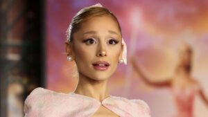 Ariana Grande confiesa sentirse como un extraterrestre