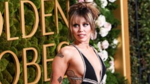Miley Cyrus revela adelanto de su nuevo &aacute;lbum y pel&iacute;cula