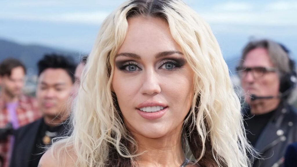 Miley Cyrus revela adelanto de su nuevo &aacute;lbum y pel&iacute;cula