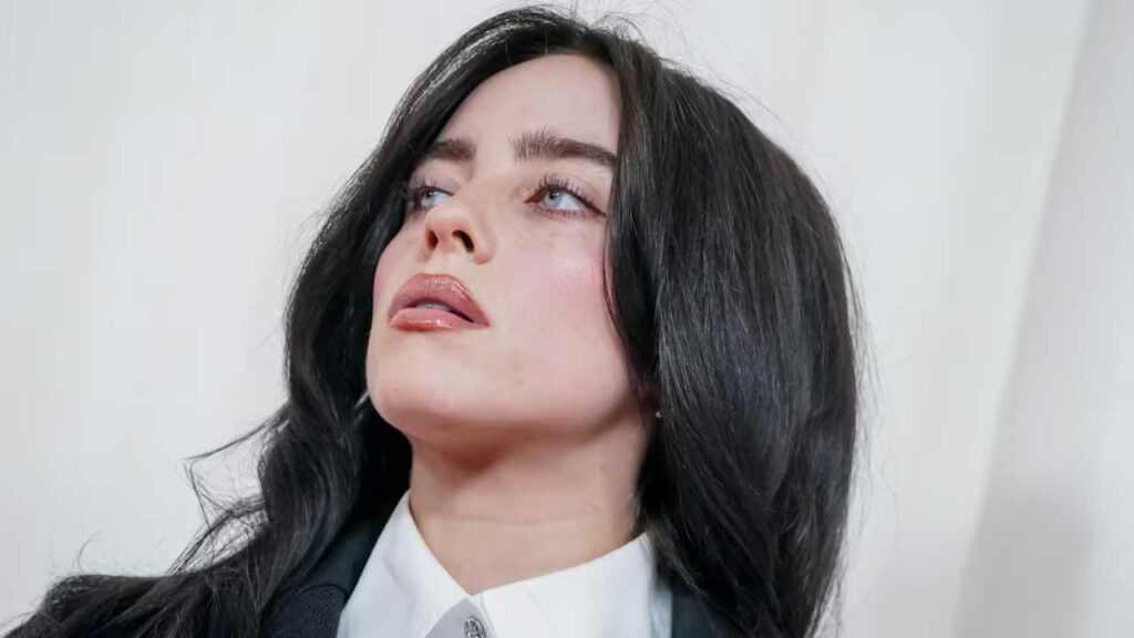 El inesperado ataque de risa de Billie Eilish que se volvi&oacute; viral