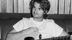 🎧🔥 Djo tumba a Taylor Swift del #1 global tras el final de Stranger Things
