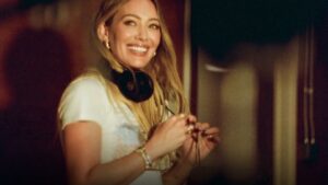 💖 Hilary Duff regresa con ‘Luck… Or Something’ y su hijo Luca la trolea sin piedad