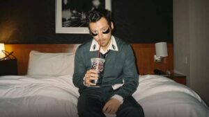 Harry Styles lanza video de “Dance No More” y enciende redes por su faceta más atrevida y sensual