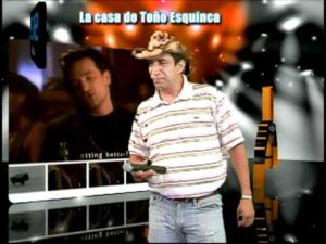 Christopher canta como U2 en el Alfaset