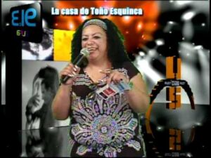 Griselda canta como U2 en el Alfaset