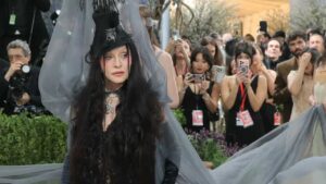 Madonna impacta en la Met Gala 2026 con un look surrealista que reinterpreta a Leonora Carrington