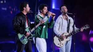 Los Jonas Brothers desatan la locura en el en Tecate Emblema en México