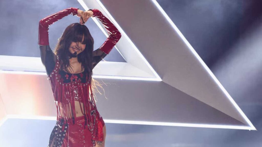Lisa enfrenta el precio de la fama internacional