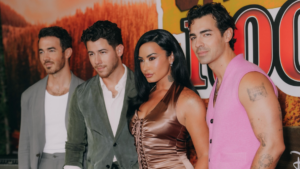 Demi Lovato vuelve a Camp Rock y emociona a toda una generación junto a los Jonas Brothers