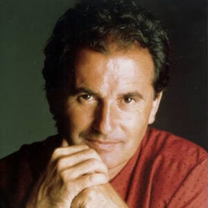 En 1947 nace el cantante español, Víctor Manuel…