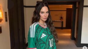 Belinda posa en pijama y revive su viral “A que sí”