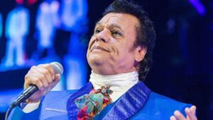 Juan Gabriel y el emotivo origen de Abr&aacute;zame Muy Fuerte que casi nadie conoc&iacute;a