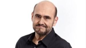 Édgar Vivar pospone delicada operación por compromiso con “Vecinos”