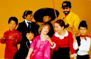 Abuelitos de un geri&aacute;trico, recrean la vecindad del &ldquo;Chavo del 8&rdquo;