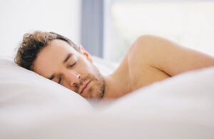 3 importantes beneficios de DORMIR SIN ROPA