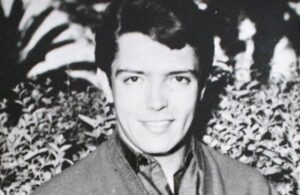 Alberto V&aacute;zquez: 10 datos para conocer al cantante del lunar seductor