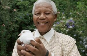 Nelson Mandela: 9 emotivas frases para cambiar al mundo