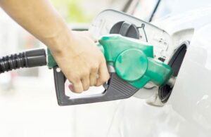 &iexcl;Adi&oacute;s gasolinazos! Mexicano descubre c&oacute;mo hacer gasolina con basura