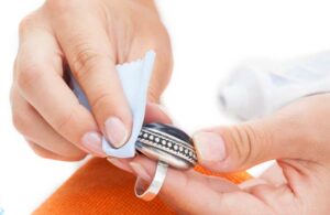 &iquest;Manchas en tus art&iacute;culos de plata? 5 trucos para que luzcan como nuevos